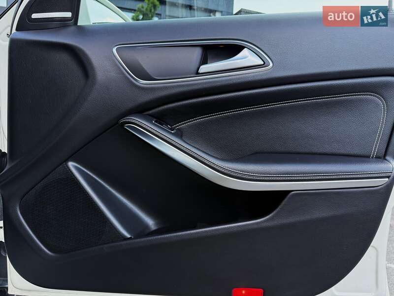 Позашляховик / Кросовер Mercedes-Benz GLA-Class 2016 в Києві