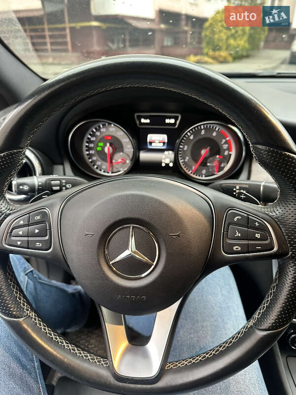 Внедорожник / Кроссовер Mercedes-Benz GLA-Class 2015 в Киеве