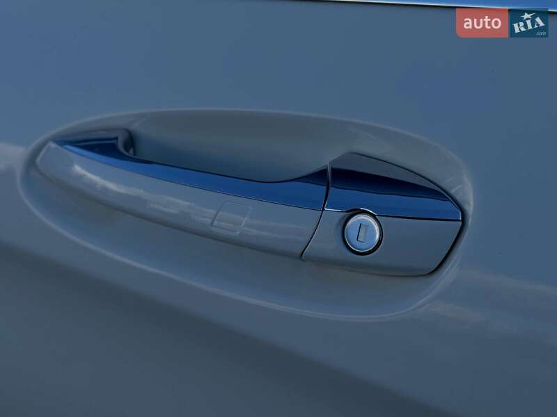 Внедорожник / Кроссовер Mercedes-Benz GLA-Class 2015 в Ровно