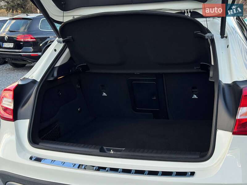 Внедорожник / Кроссовер Mercedes-Benz GLA-Class 2015 в Ровно