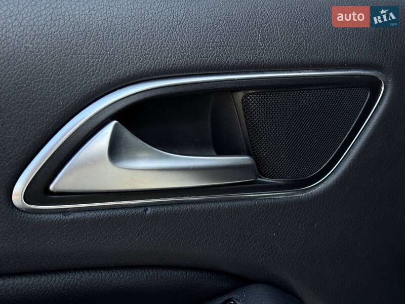 Внедорожник / Кроссовер Mercedes-Benz GLA-Class 2015 в Ровно