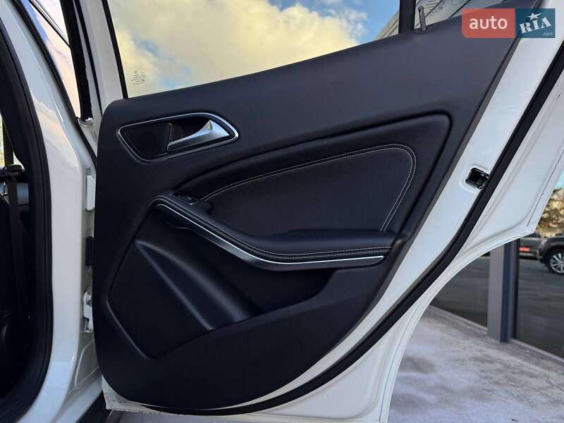 Внедорожник / Кроссовер Mercedes-Benz GLA-Class 2015 в Ровно