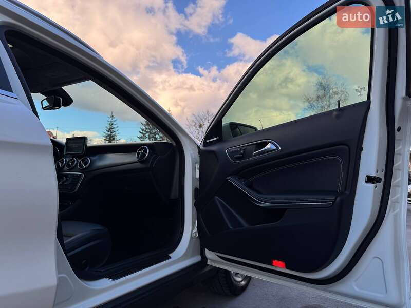 Внедорожник / Кроссовер Mercedes-Benz GLA-Class 2015 в Ровно