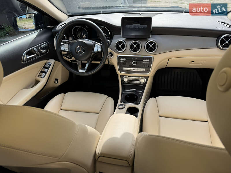 Внедорожник / Кроссовер Mercedes-Benz GLA-Class 2017 в Киеве