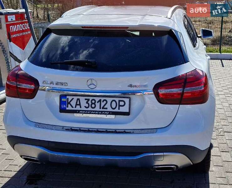 Внедорожник / Кроссовер Mercedes-Benz GLA-Class 2018 в Киеве