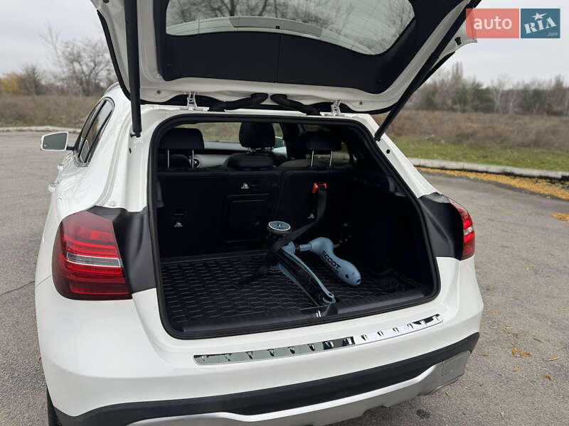 Позашляховик / Кросовер Mercedes-Benz GLA-Class 2018 в Кам'янському