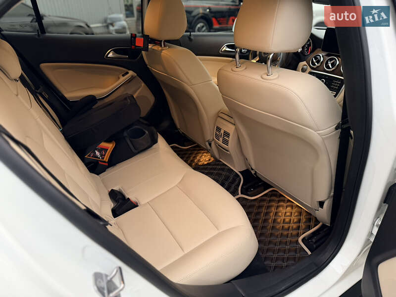 Внедорожник / Кроссовер Mercedes-Benz GLA-Class 2018 в Киеве