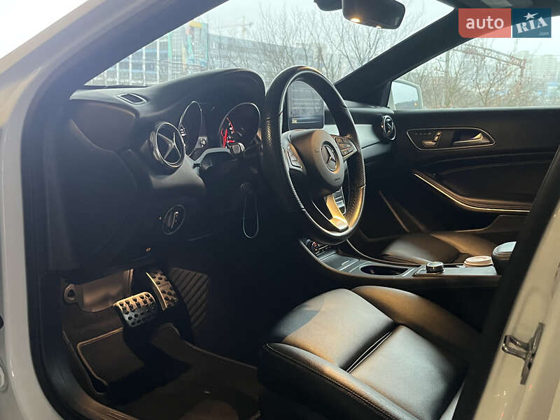 Позашляховик / Кросовер Mercedes-Benz GLA-Class 2018 в Києві