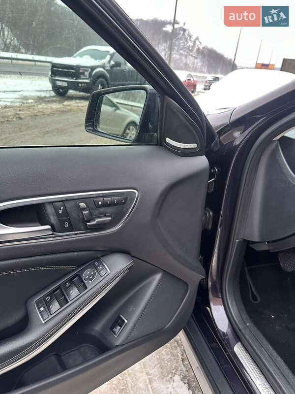 Внедорожник / Кроссовер Mercedes-Benz GLA-Class 2015 в Киеве
