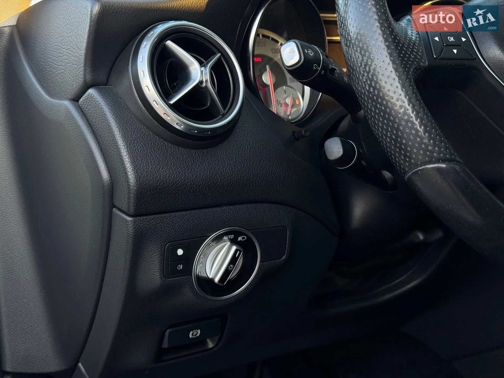 2015 Mercedes-Benz GLA-klasse - мініатюра 28