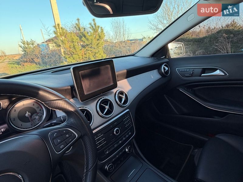 Внедорожник / Кроссовер Mercedes-Benz GLA-Class 2016 в Киеве