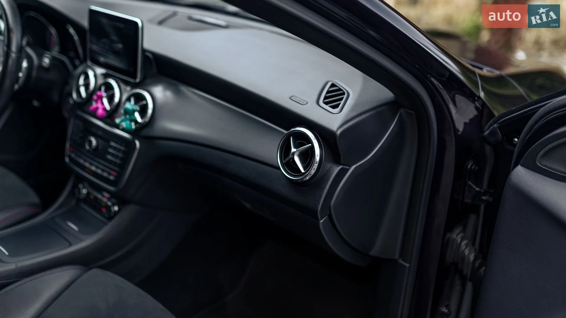 2016 Mercedes-Benz GLA-klasse - мініатюра 38