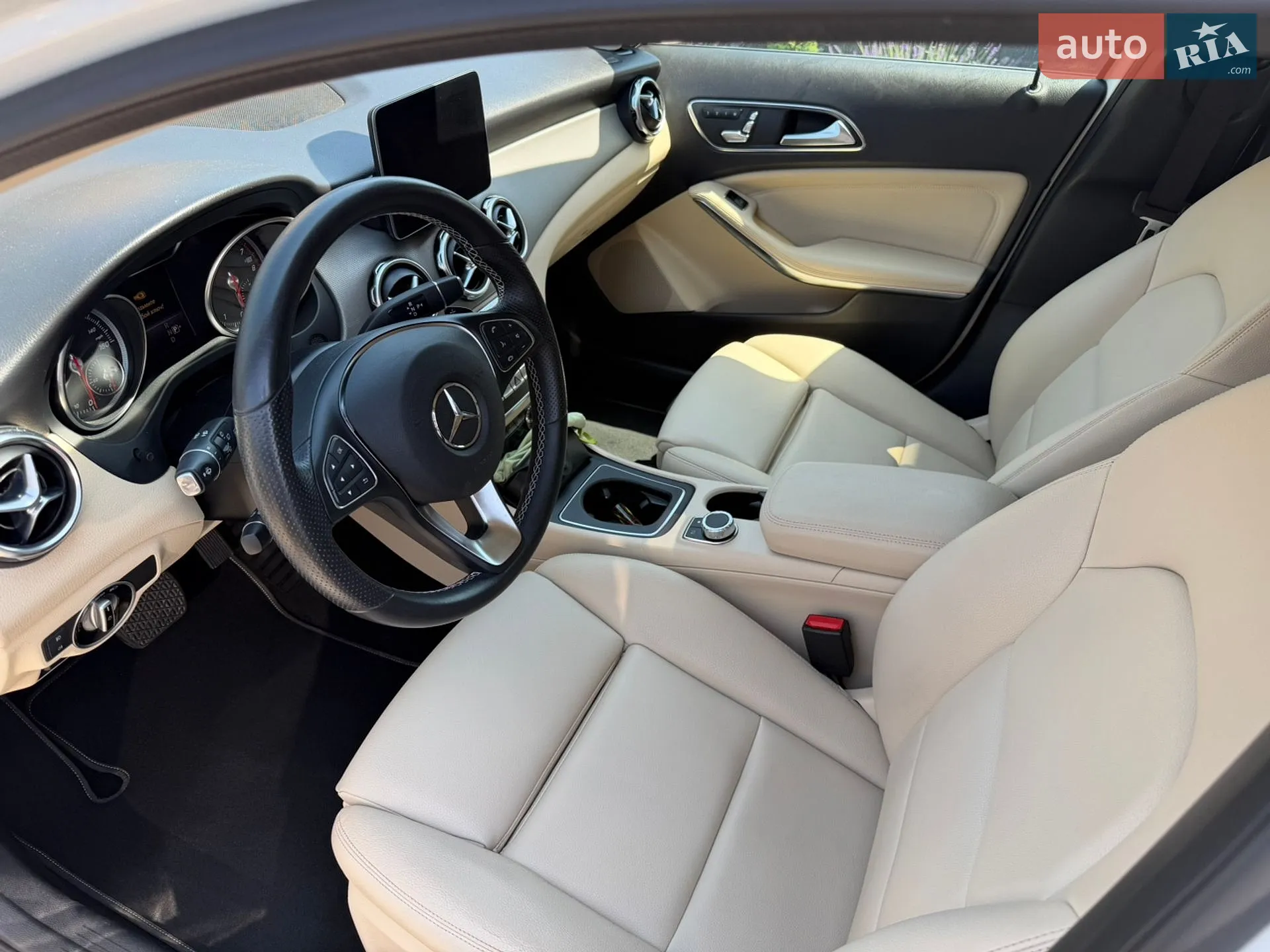 Mercedes-Benz GLA-Class 2019 VIN WDCTG4GB9LU022061 фото оголошення 4 з 5