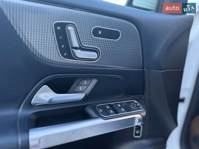 Внедорожник / Кроссовер Mercedes-Benz GLB-Class 2020 в Тернополе