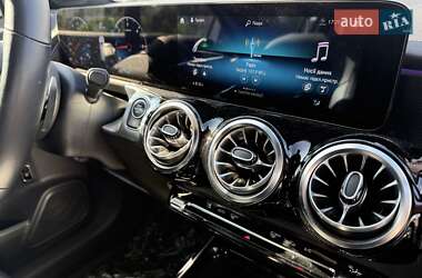 Внедорожник / Кроссовер Mercedes-Benz GLB-Class 2021 в 