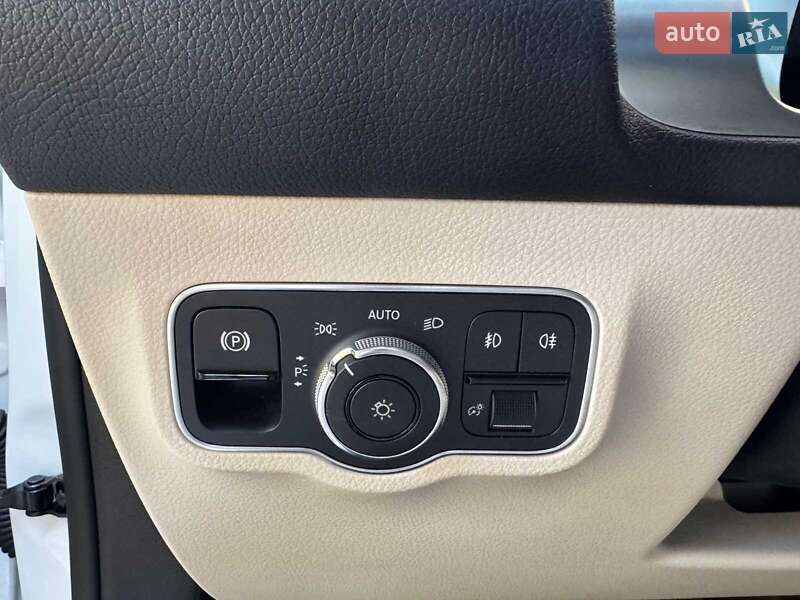 Внедорожник / Кроссовер Mercedes-Benz GLB-Class 2020 в Киеве