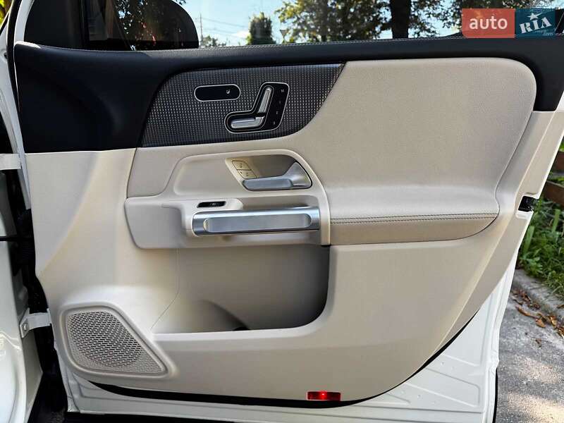 Внедорожник / Кроссовер Mercedes-Benz GLB-Class 2020 в Киеве