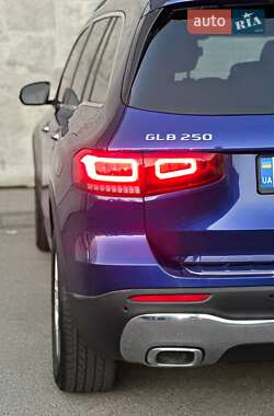 Внедорожник / Кроссовер Mercedes-Benz GLB-Class 2021 в 