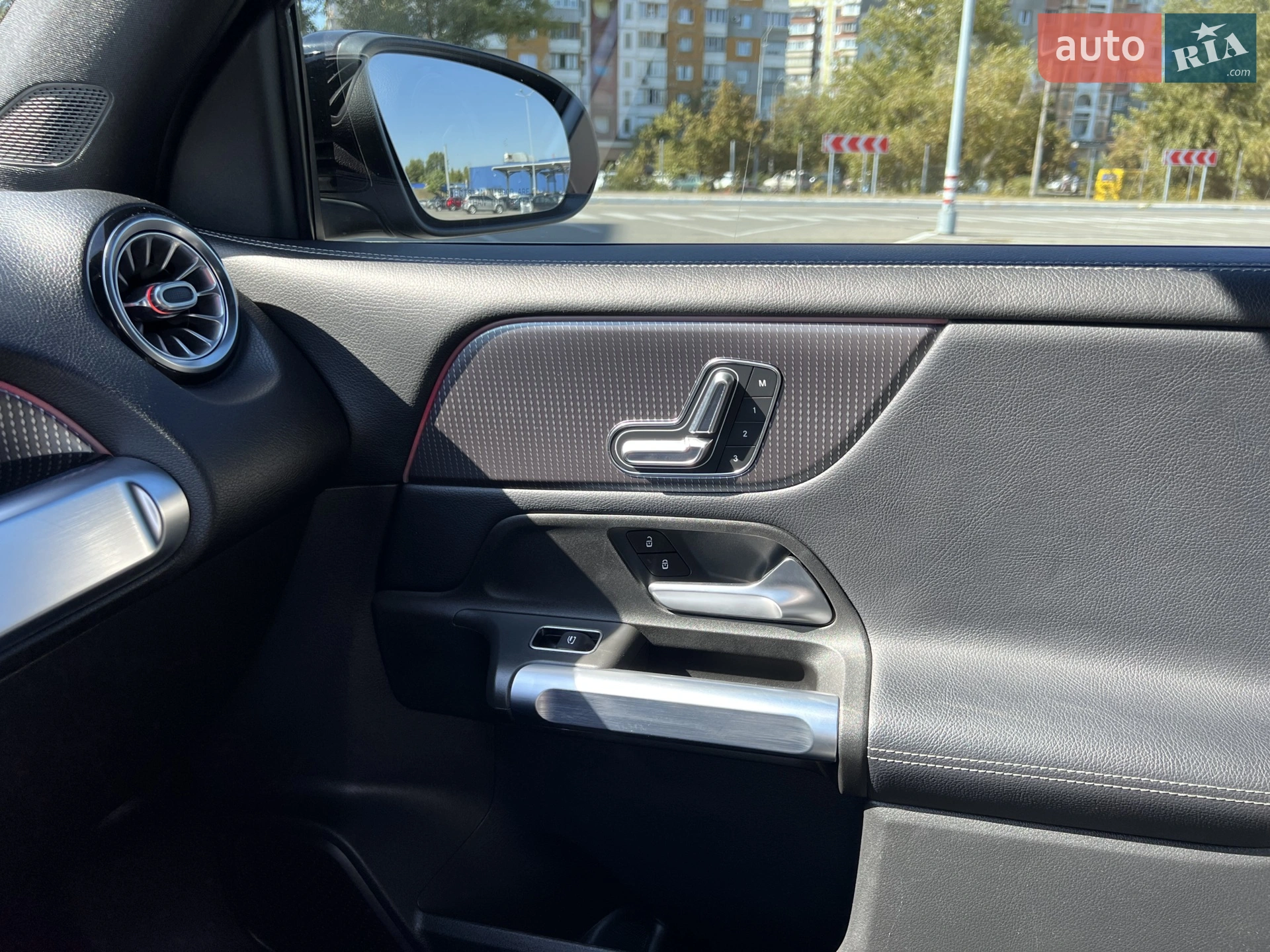 2021 Mercedes-Benz GLB - мініатюра 23