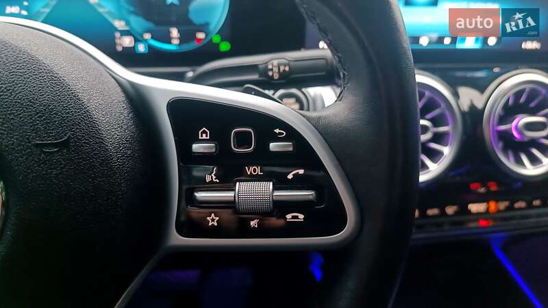 Внедорожник / Кроссовер Mercedes-Benz GLB-Class 2019 в Киеве