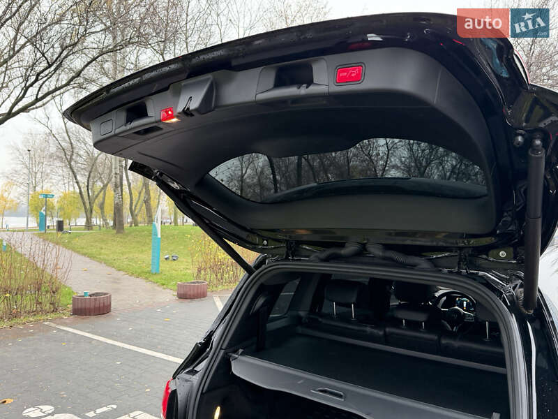 Позашляховик / Кросовер Mercedes-Benz GLB-Class 2020 в Києві