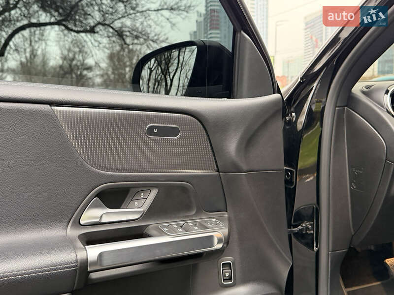 Позашляховик / Кросовер Mercedes-Benz GLB-Class 2020 в Києві