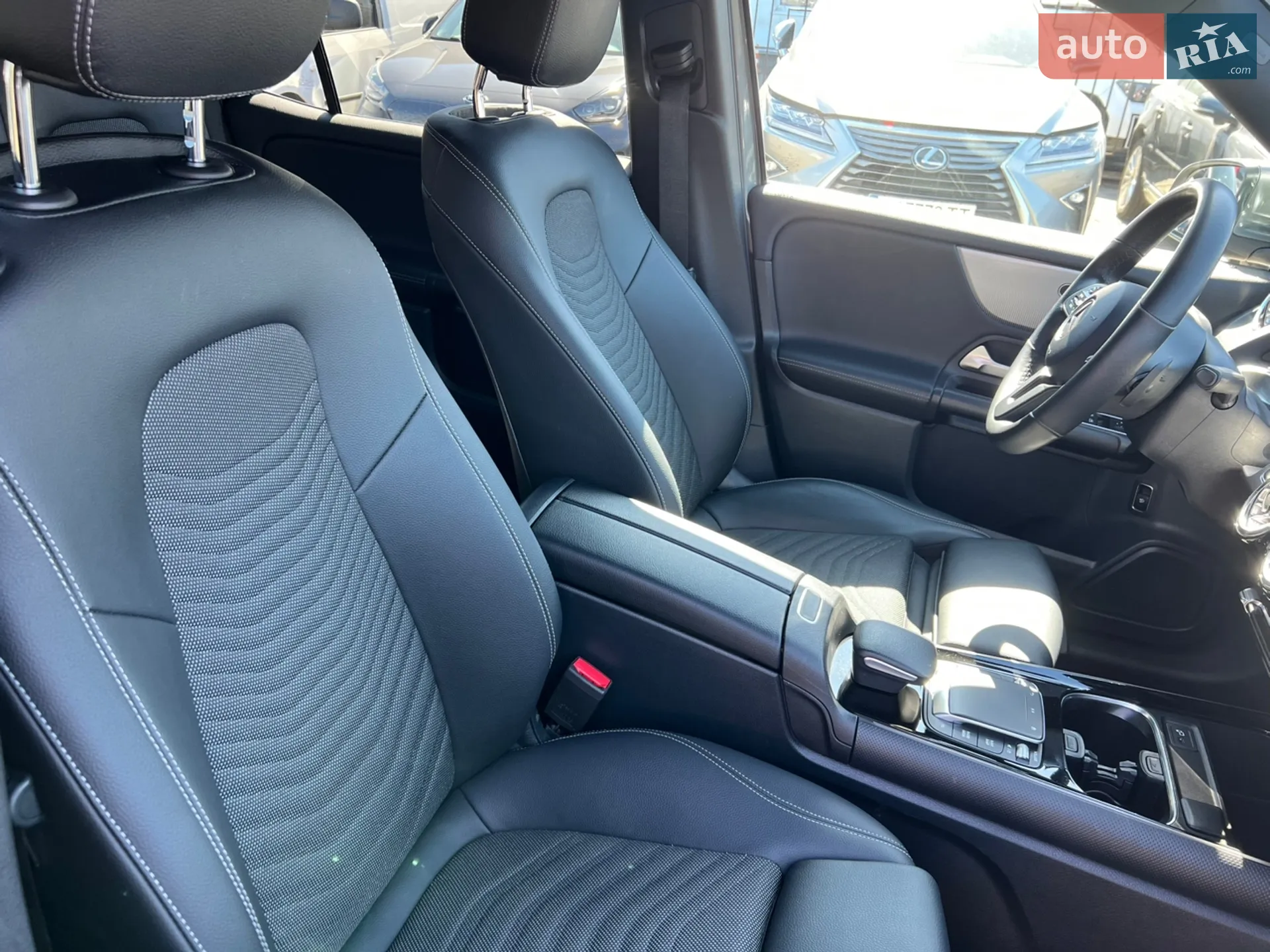 2021 Mercedes-Benz GLB - мініатюра 33