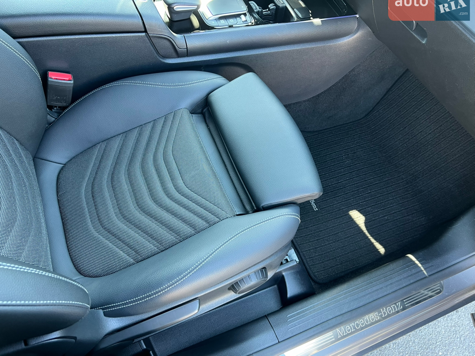 2021 Mercedes-Benz GLB - мініатюра 35