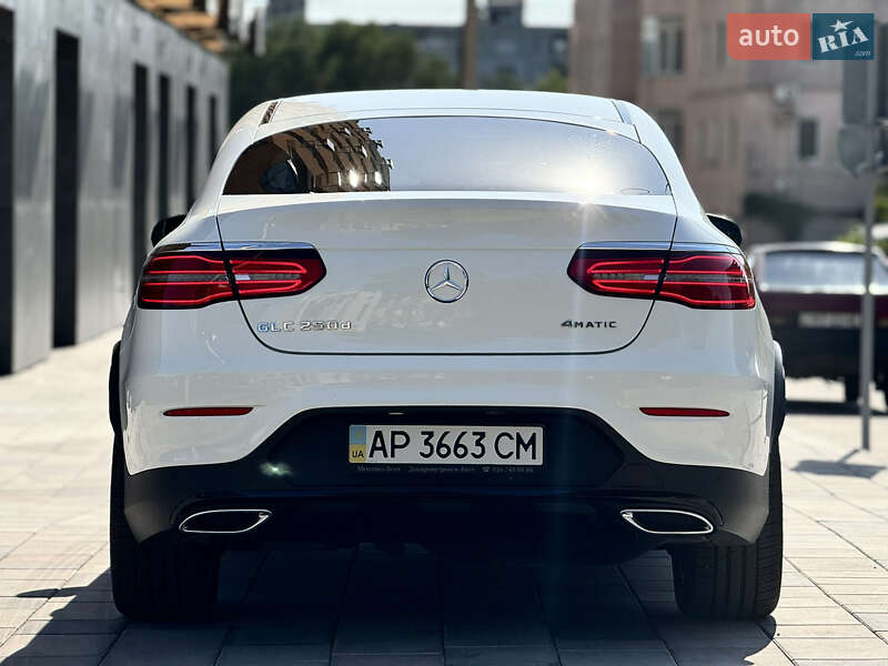 Внедорожник / Кроссовер Mercedes-Benz GLC-Class Coupe 2017 в Киеве фото 12 Внедорожник / Кроссовер Mercedes-Benz GLC-Class Coupe 2017 в Киеве