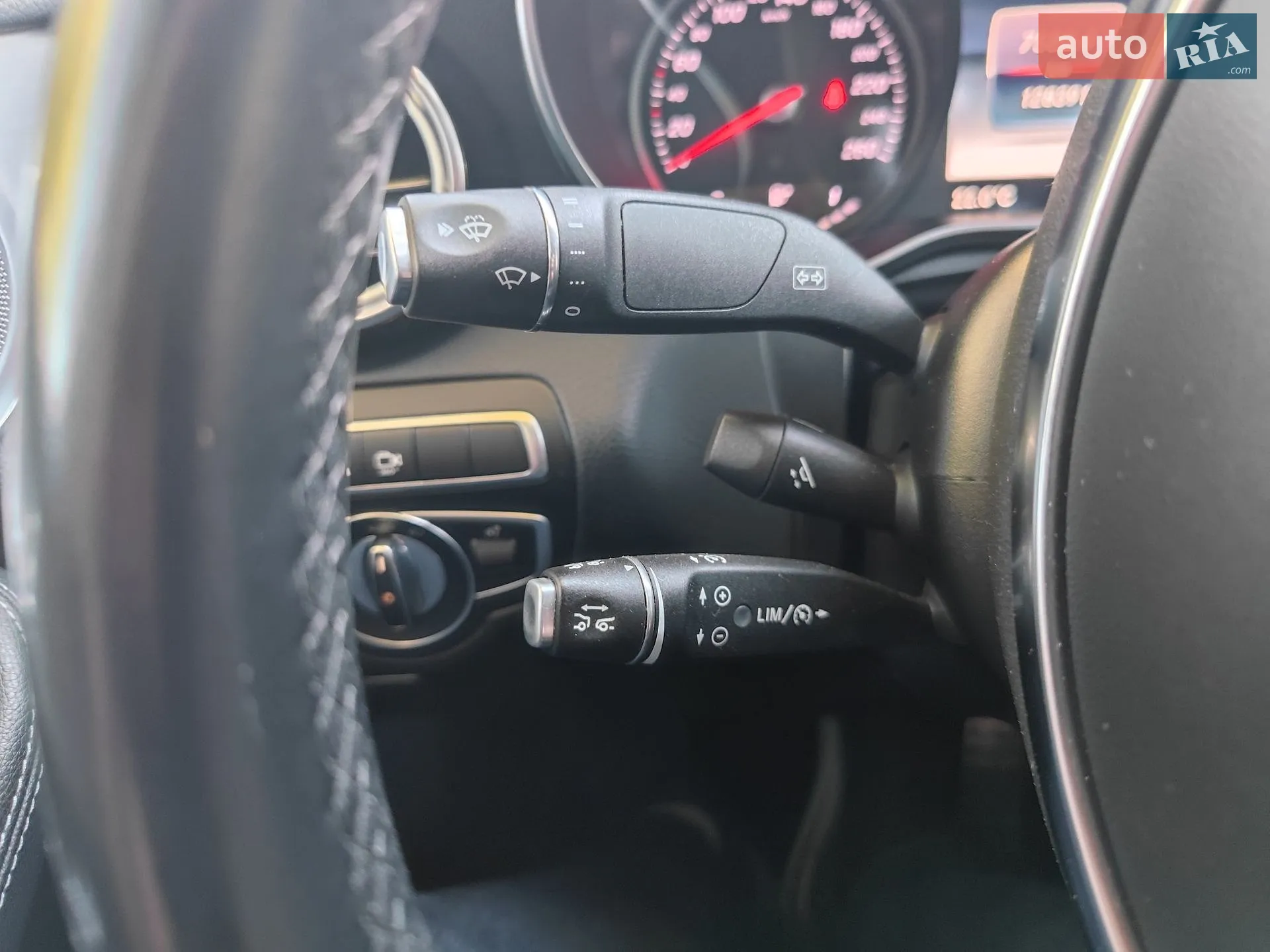 2018 Mercedes-Benz GLC - мініатюра 23