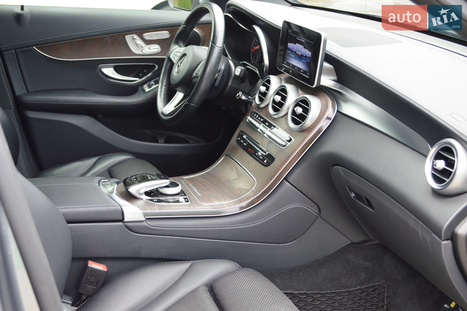 2017 Mercedes-Benz GLC - мініатюра 28