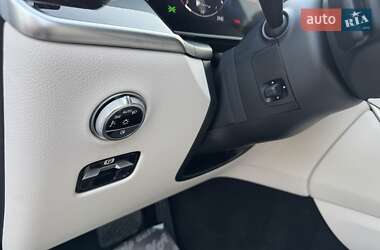 Внедорожник / Кроссовер Mercedes-Benz GLC-Class 2023 в 