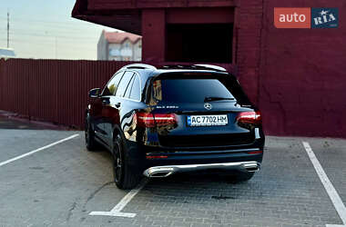 Позашляховик / Кросовер Mercedes-Benz GLC-Class 2017 в 