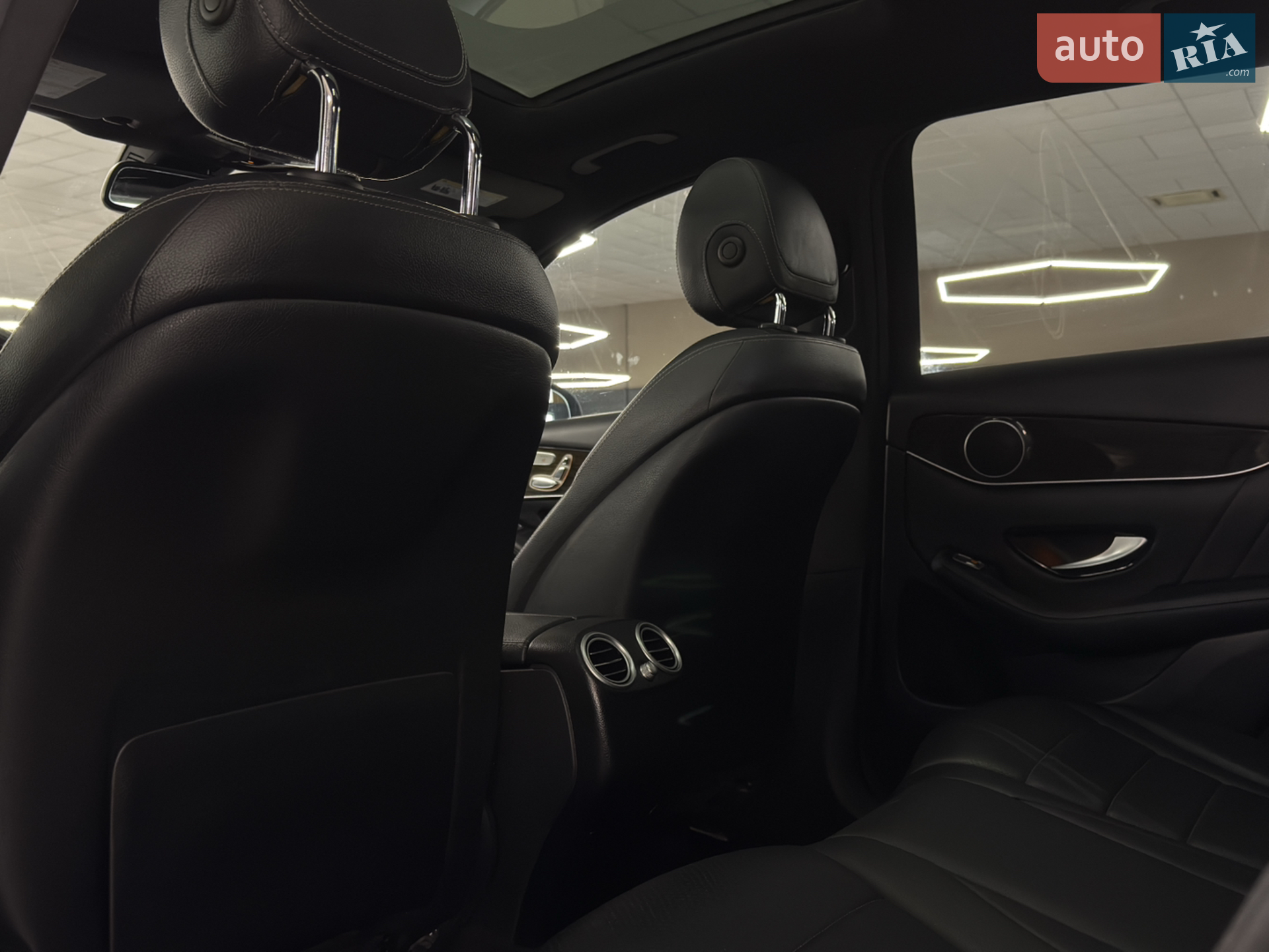 2018 Mercedes-Benz GLC - мініатюра 23