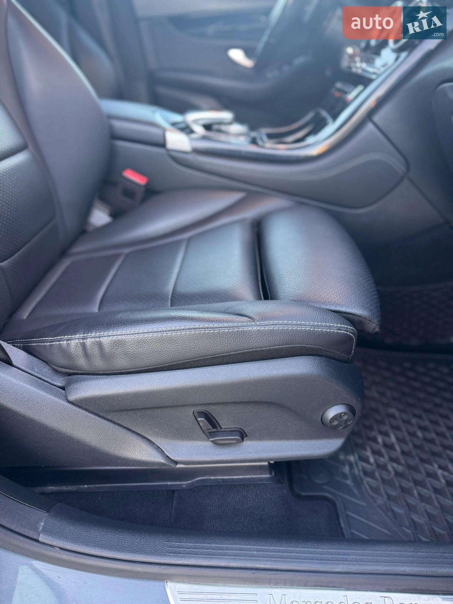 2018 Mercedes-Benz GLC - мініатюра 29