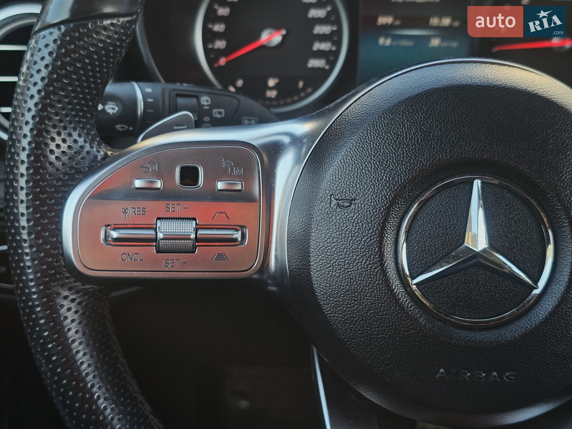 2019 Mercedes-Benz GLC - мініатюра 26