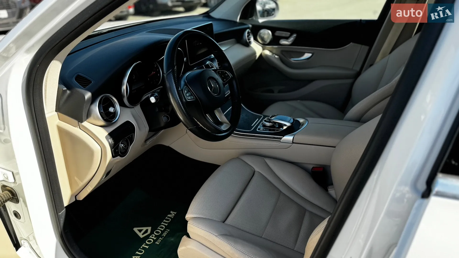 2016 Mercedes-Benz GLC - мініатюра 16