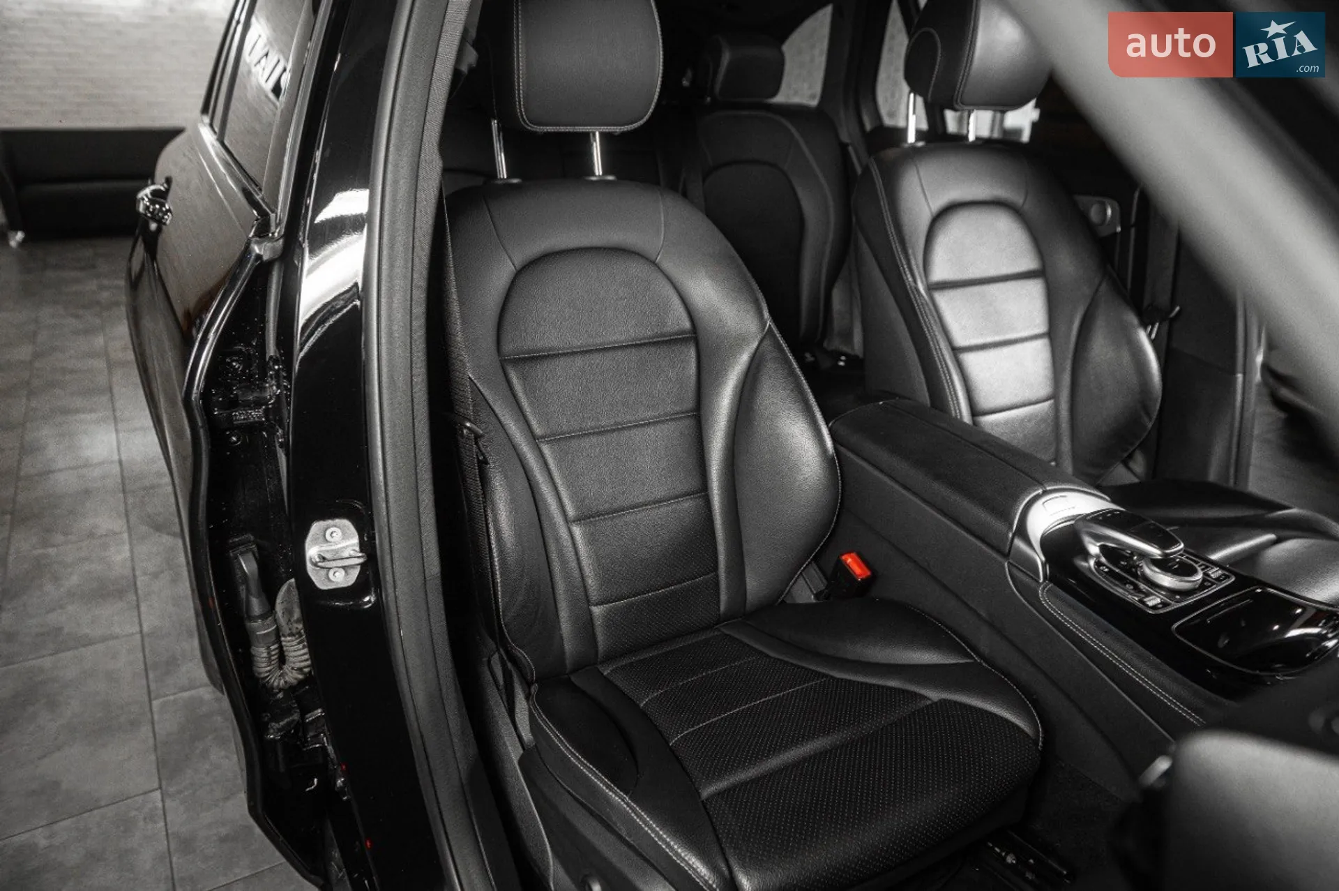 2016 Mercedes-Benz GLC - мініатюра 36