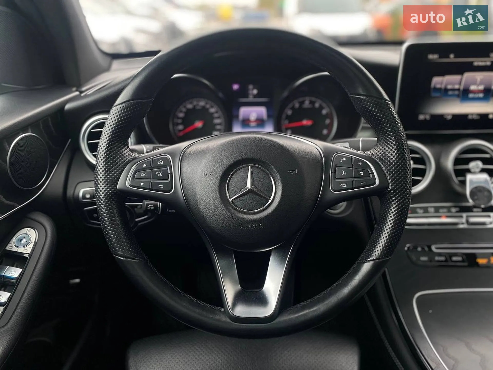 2018 Mercedes-Benz GLC - мініатюра 44
