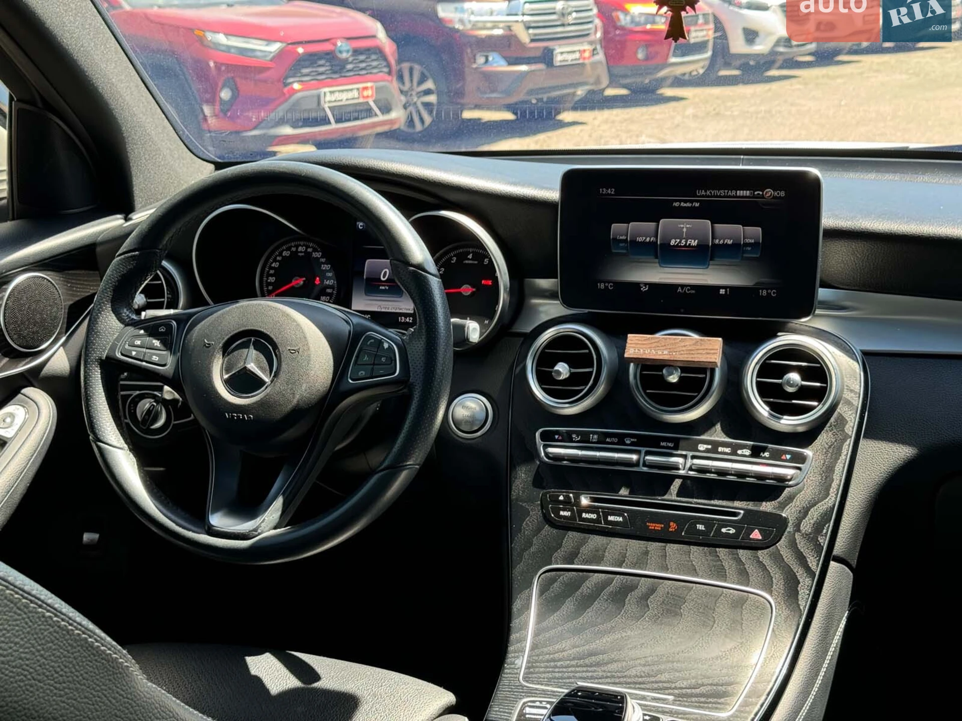 2017 Mercedes-Benz GLC - мініатюра 28