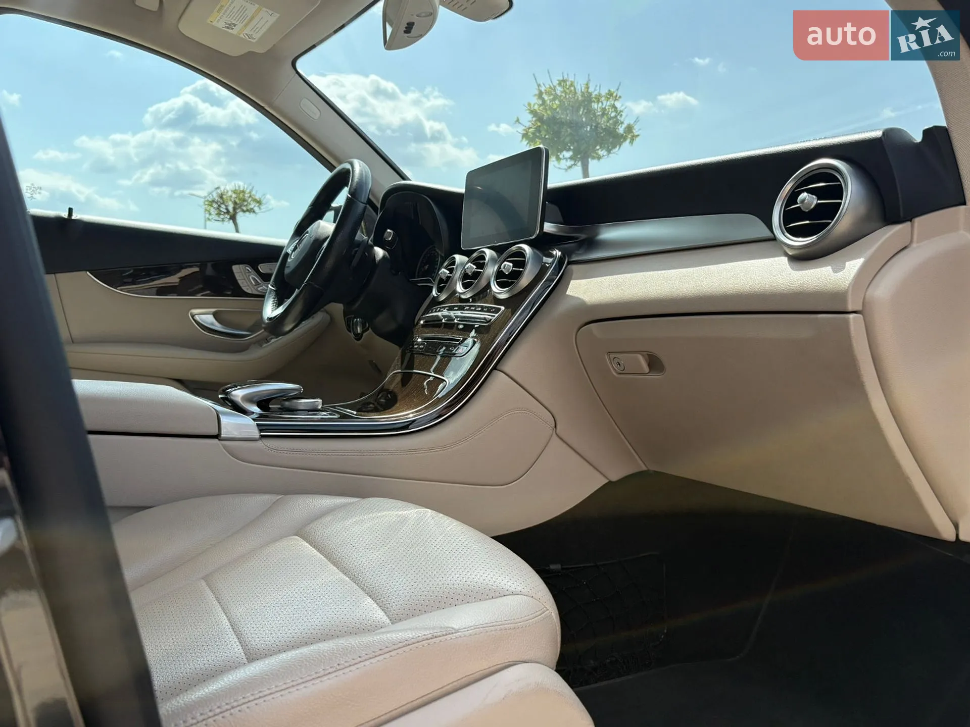 2016 Mercedes-Benz GLC - мініатюра 35