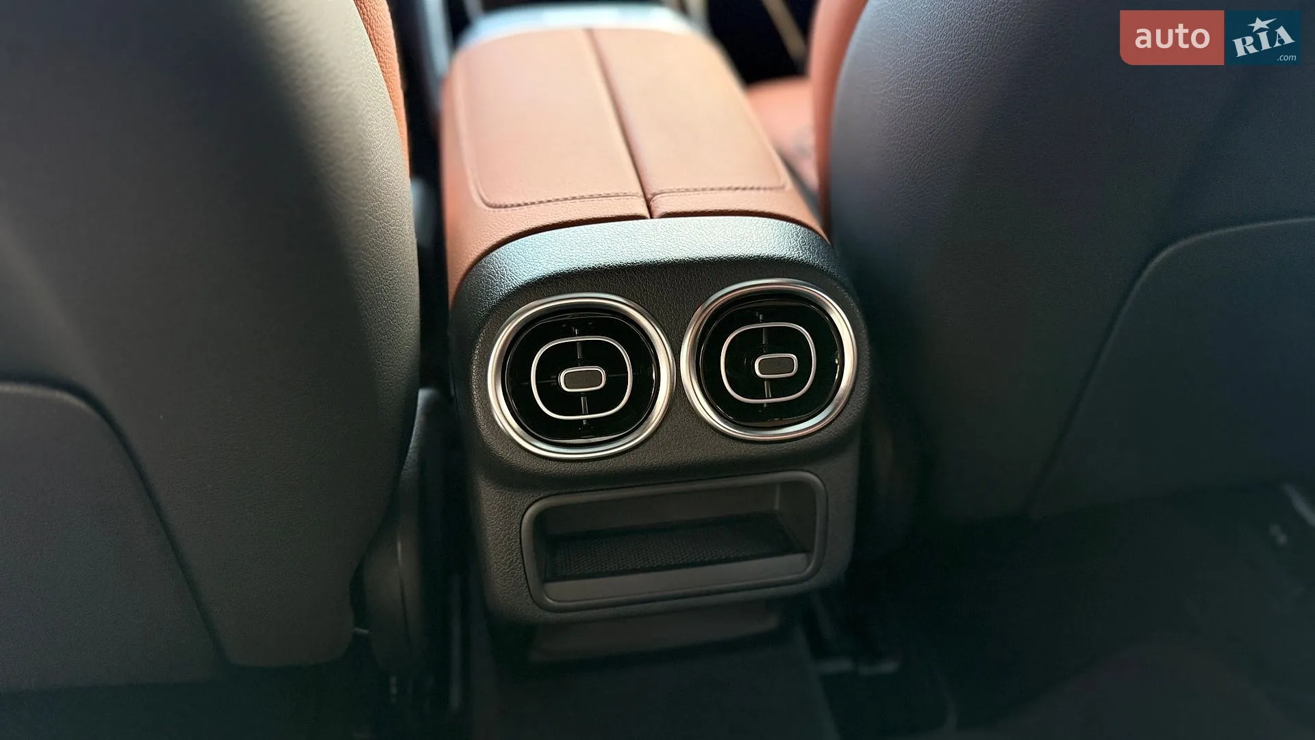 2025 Mercedes-Benz GLC - мініатюра 31