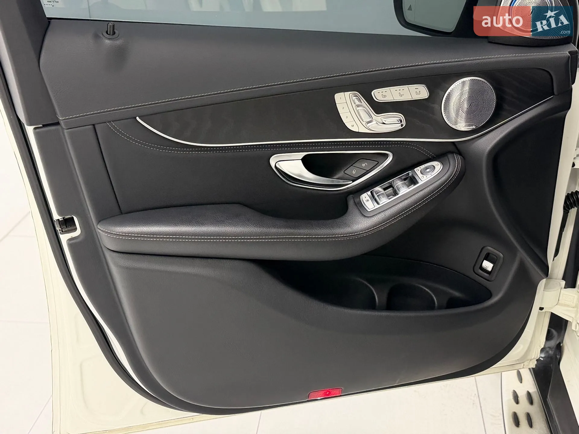 2016 Mercedes-Benz GLC - мініатюра 26