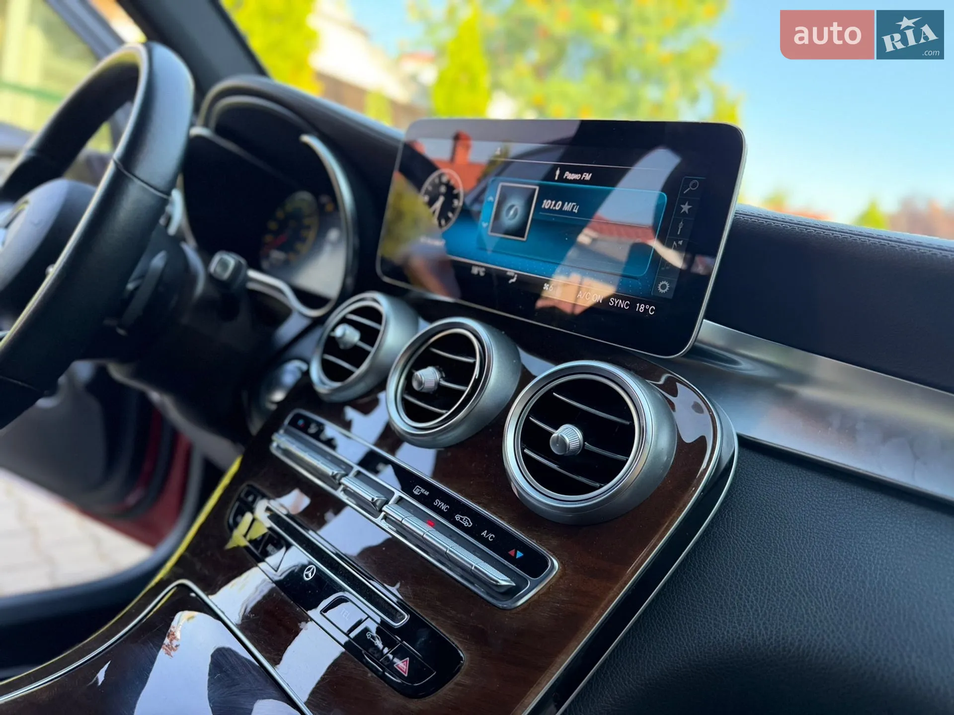 2016 Mercedes-Benz GLC - мініатюра 47