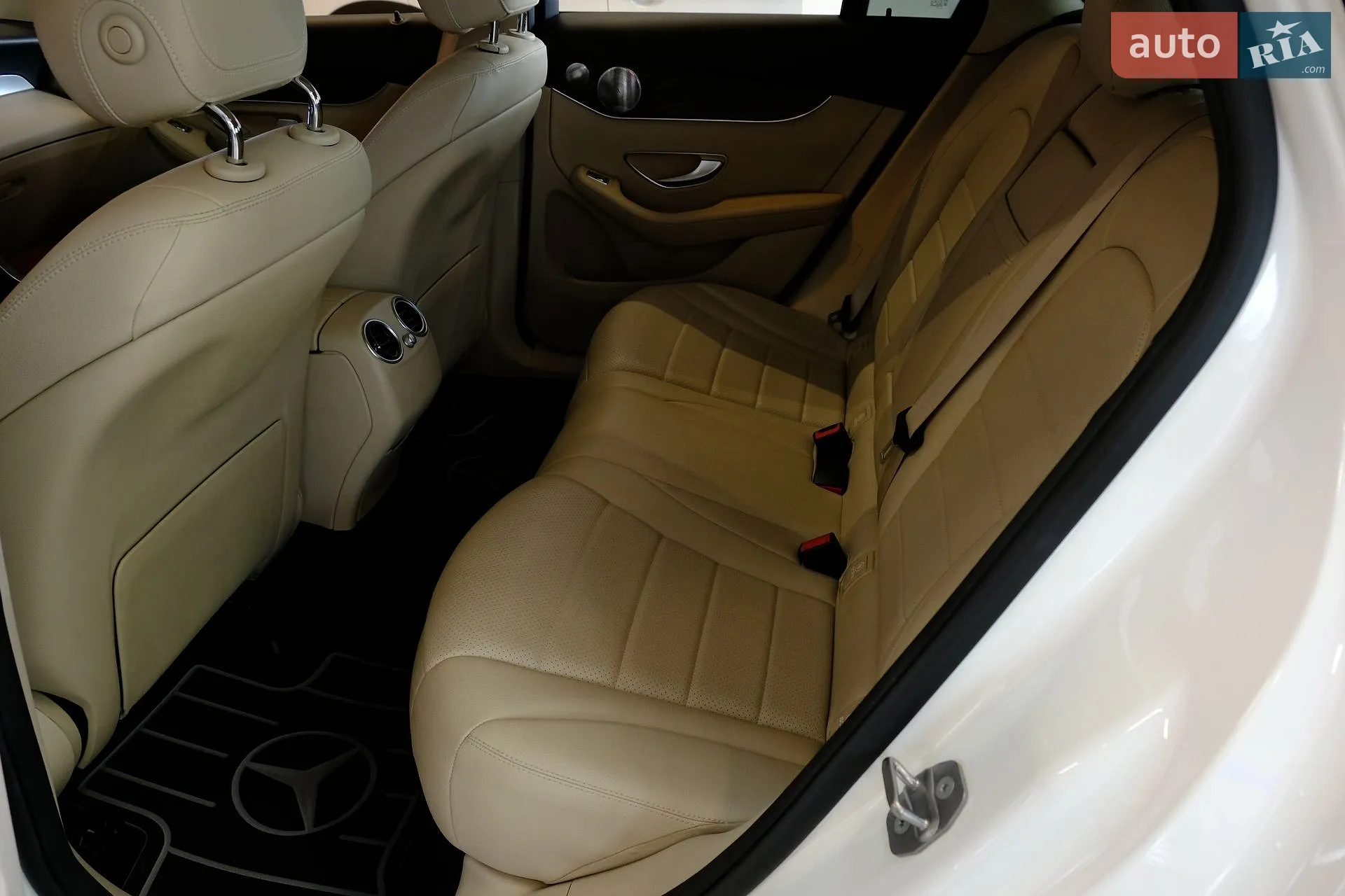 2019 Mercedes-Benz GLC - мініатюра 29