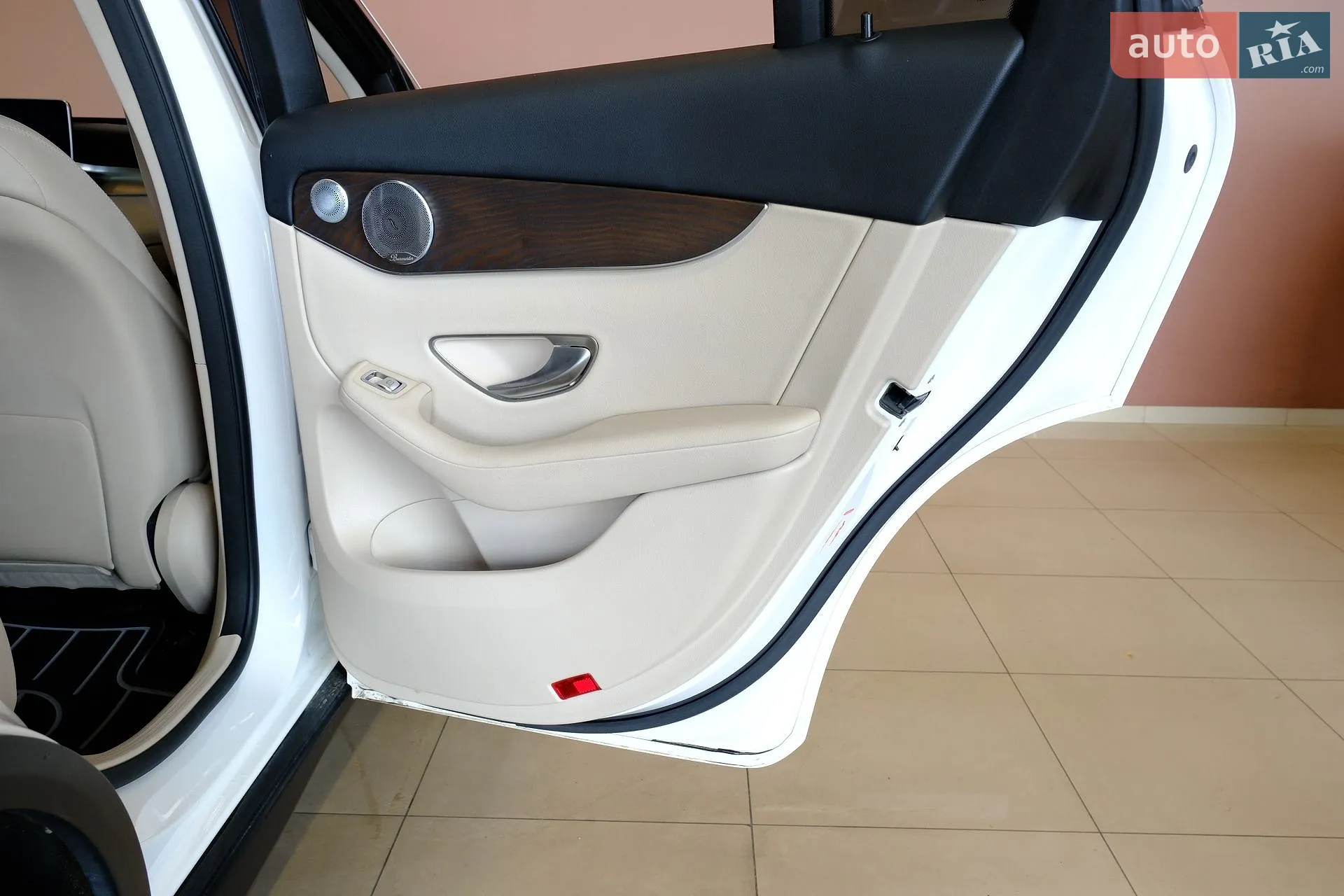 2019 Mercedes-Benz GLC - мініатюра 36