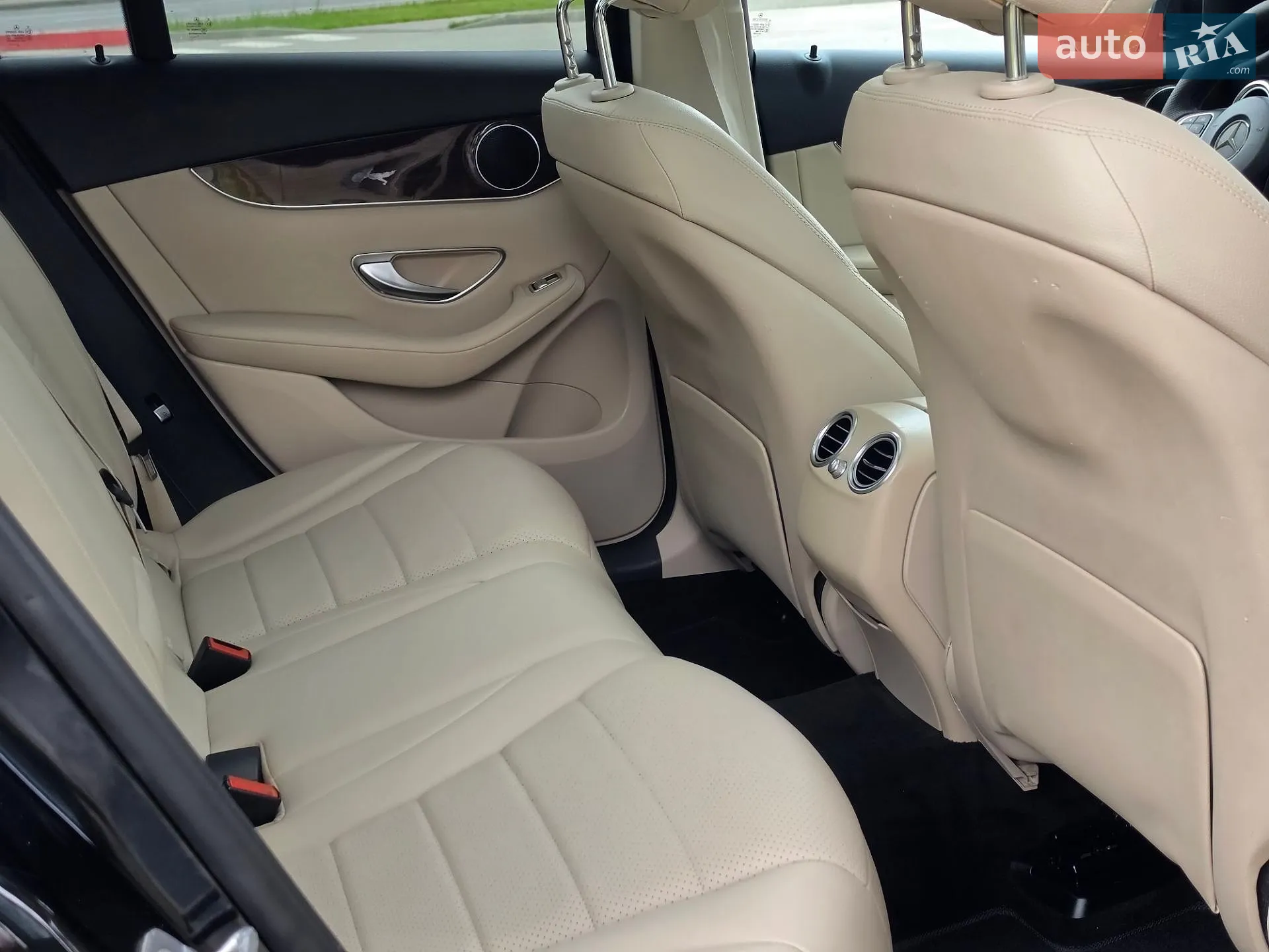 2016 Mercedes-Benz GLC - мініатюра 32