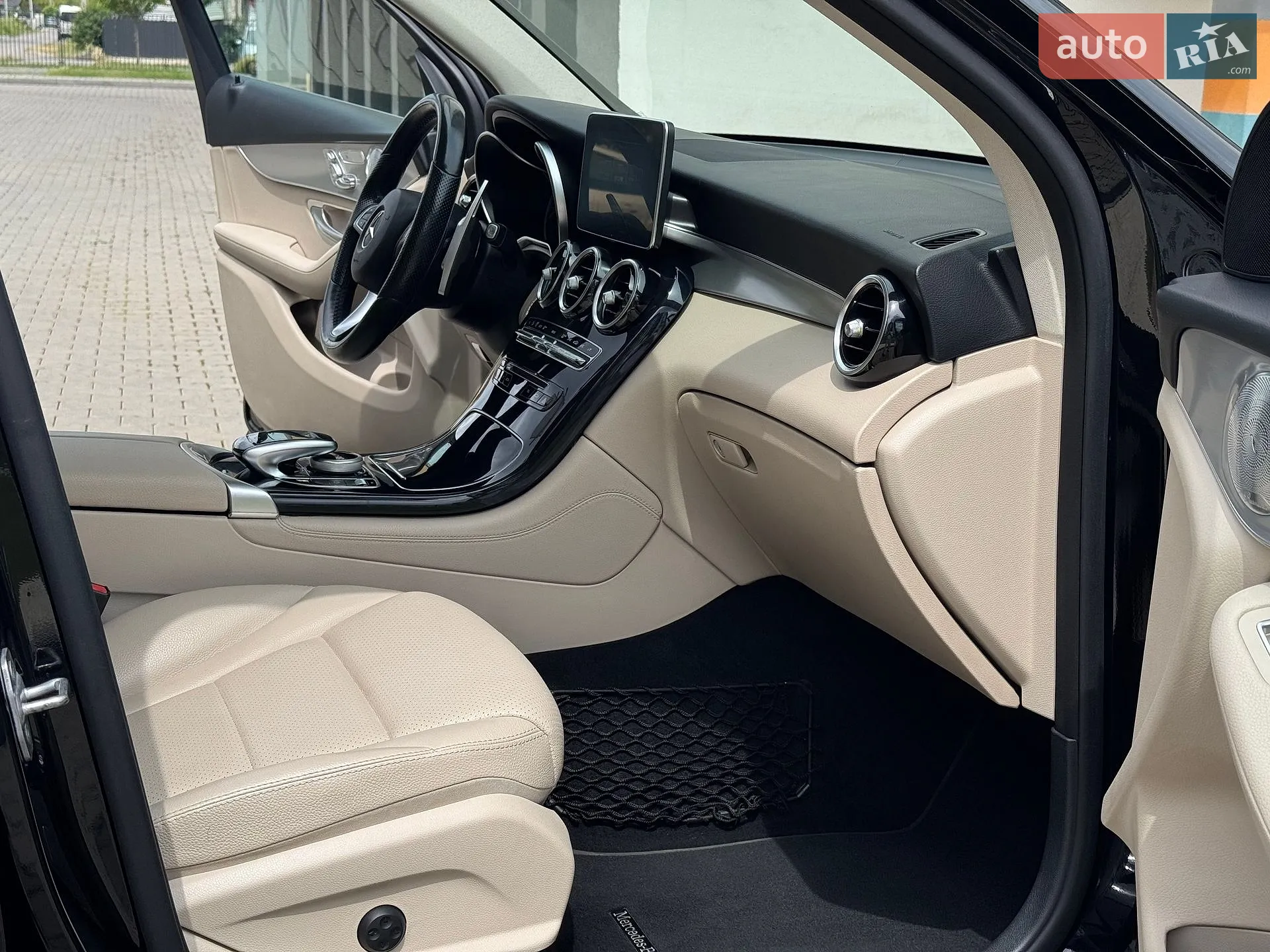 2016 Mercedes-Benz GLC - мініатюра 47