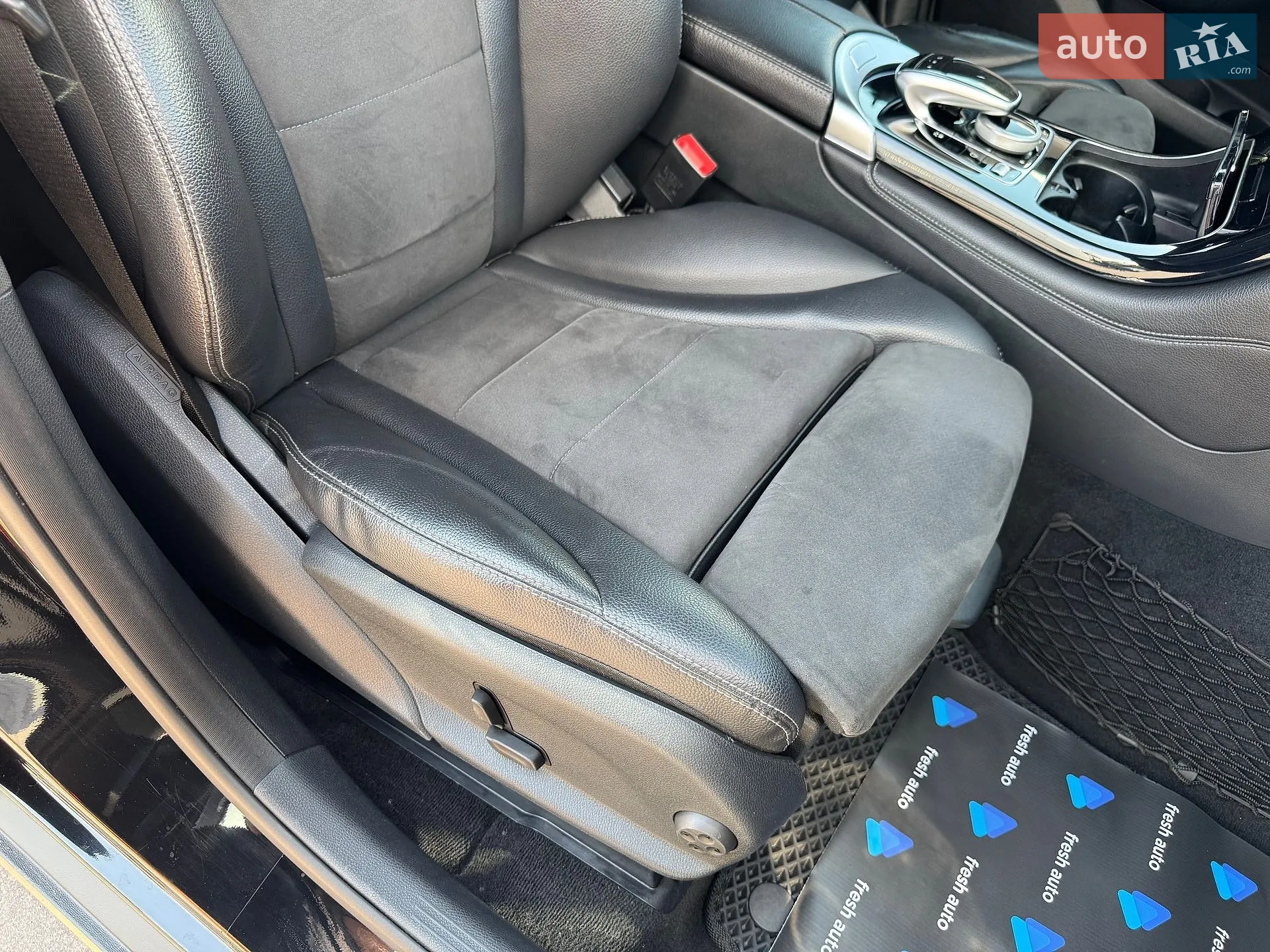 2018 Mercedes-Benz GLC - мініатюра 34