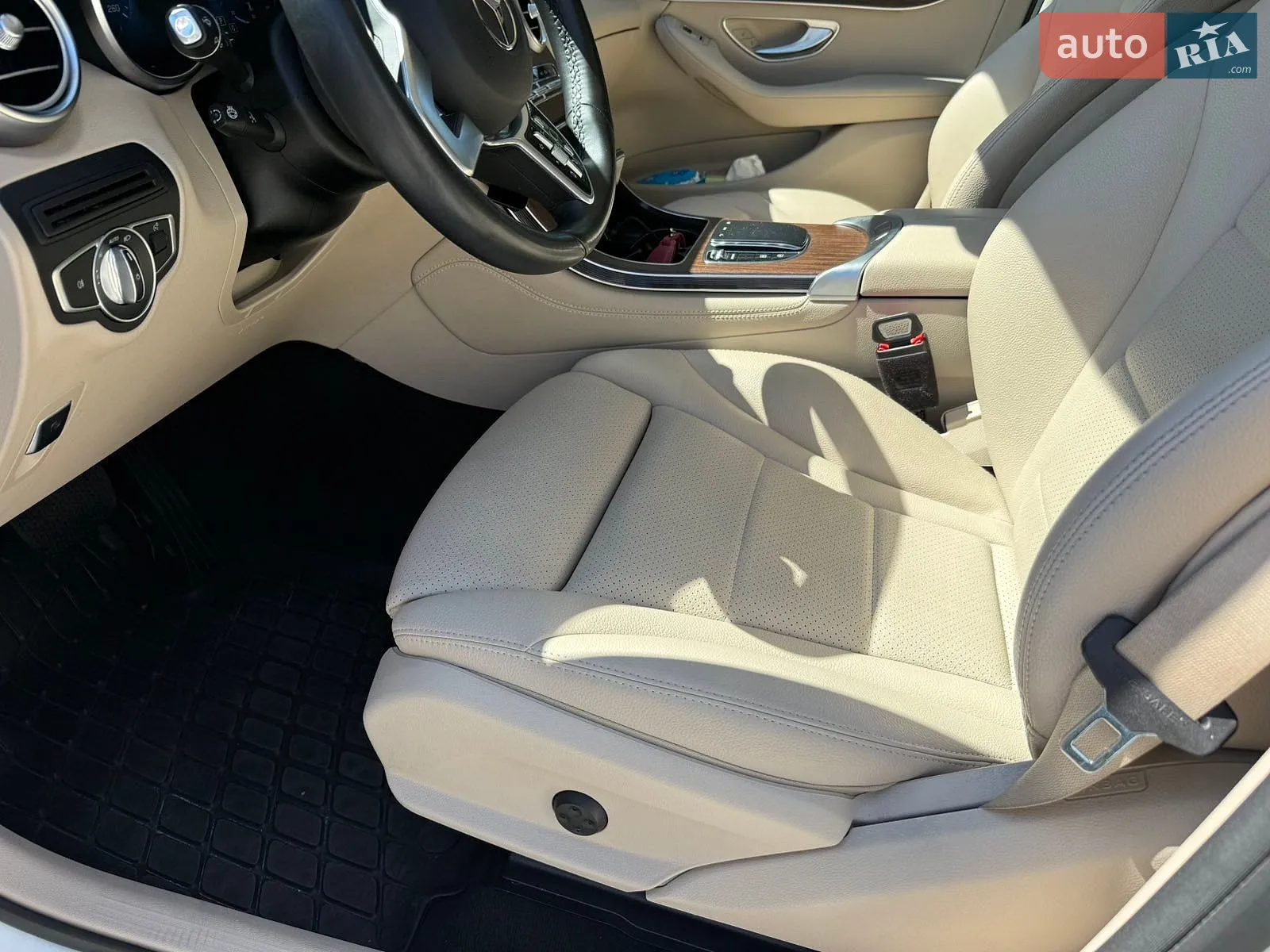 2020 Mercedes-Benz GLC - мініатюра 31